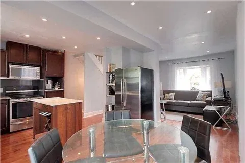 Kingdom dining room before renovation