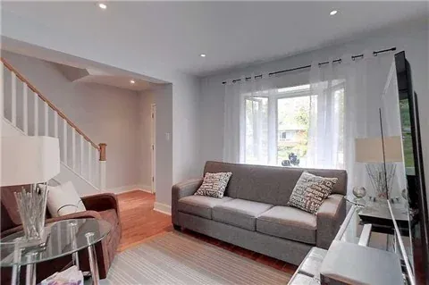 Kingdom living room and entry before renovation