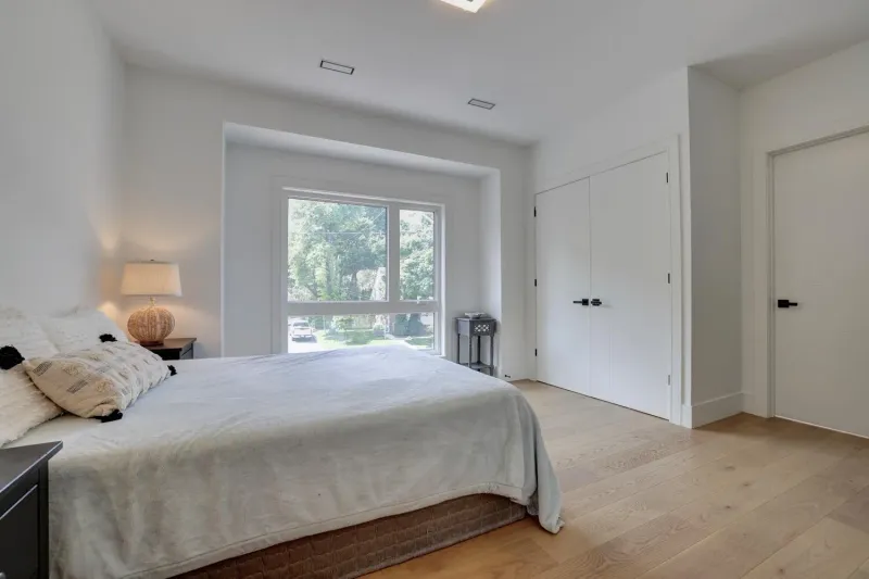 Riverview primary suite