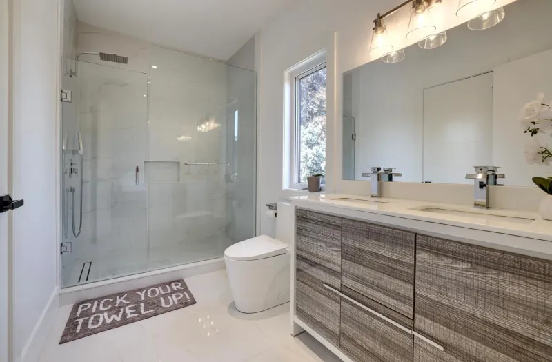 Riverview guest bathroom