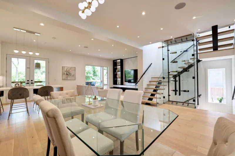 Riverview kitchen and dining area